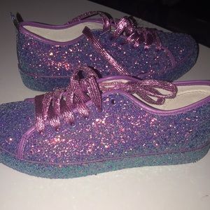 Women’s glittery shoe